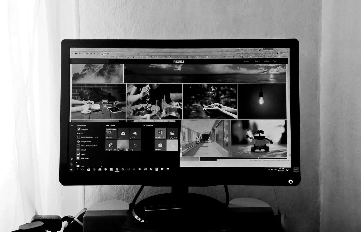 Рабочий экран компьютера с приложениями Windows